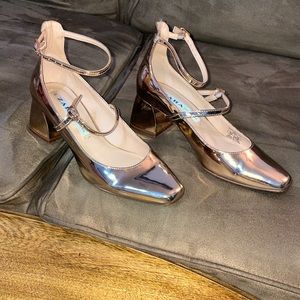 ROSE GOLD but camera doesnt show real color 3rd pic is better